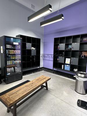 Lockers and locked refrigerator