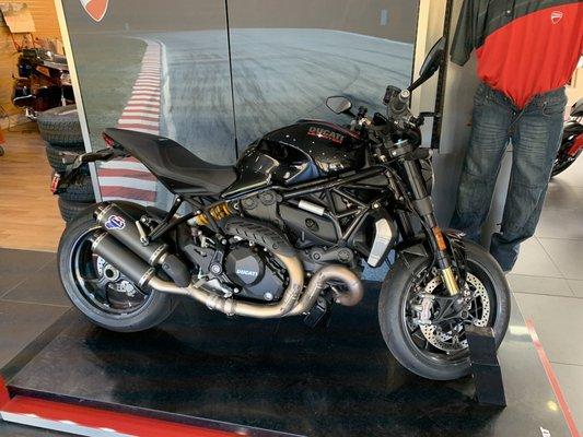 Ducati Monster 1200R