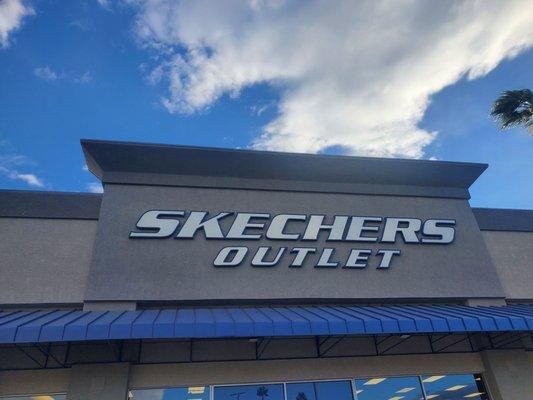 SKECHERS Warehouse Outlet