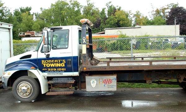 24/7 Towing at 413-329-1261