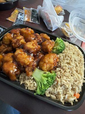 C8. General Tso's Chicken Dinner Combo