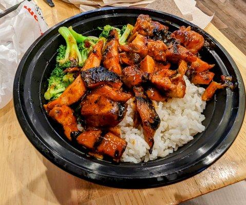 Spicy orange teriyaki chicken with white rice and broccoli.