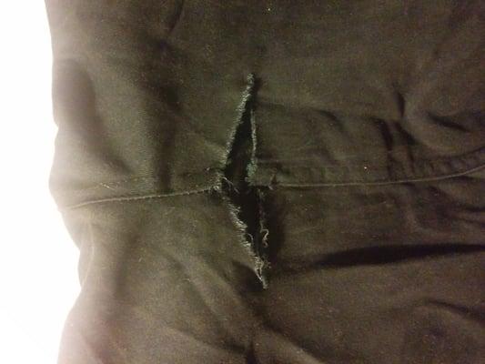 SAME CUT, SAME SPOT. TWO ARTICLES OF CLOTHING! PHOTO 2/2