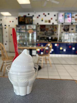 Delish soft serve and so many choices!