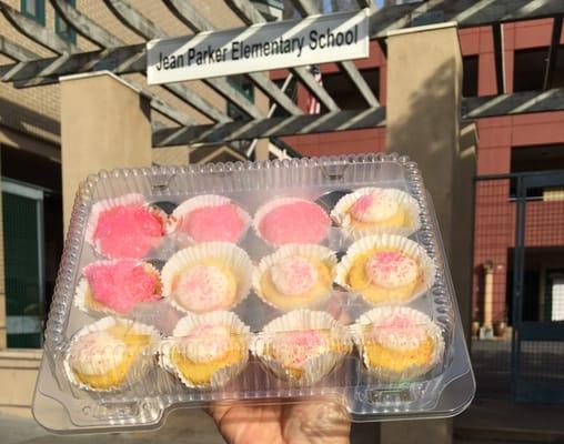 Valentines Cupcake fundraiser...SWEET!!