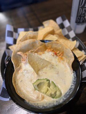 Chicken enchilada dip with chips