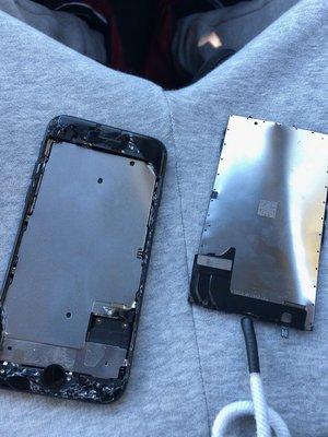 Customer broke his phone in two pieces fixed  same day