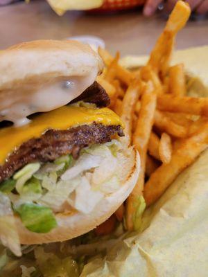 Bacon cheeseburger basket: on special for $9!