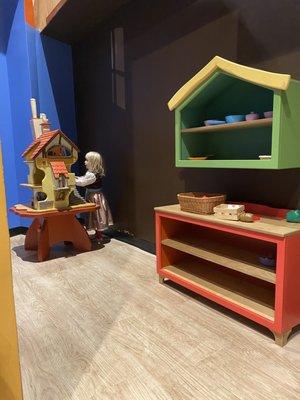 The kitchen/house play area. Not a lot of items to use - or many are out of reach for any kid.