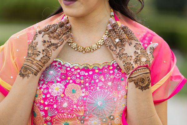 Henna on a Japanese bride for Indian wedding by Dimpsi #hennaartistsandiego #sandiegohennaartist #mehendisandiego #sandiegomehndi