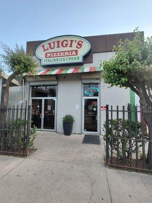 Main Entrance to Luigi's Pizzeria