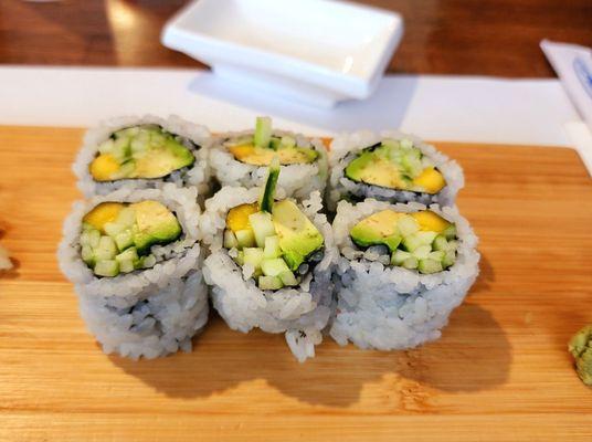 Avocado cucumber mango roll