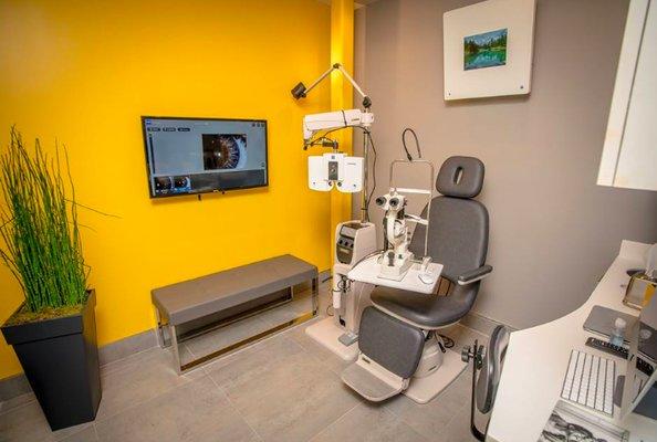 Advanced Eye Exam using ZEISS