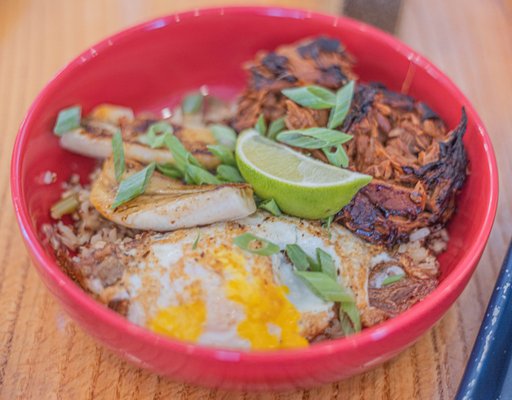 PERUVIAN-CHINESE CHAUFA FRIED RICE BOWL
 with pulled jack fruit