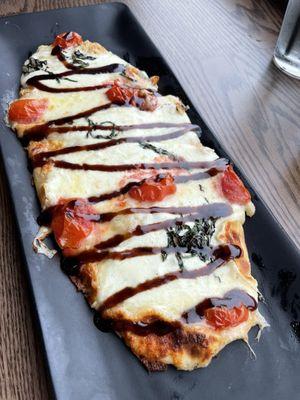 Caprese flatbread