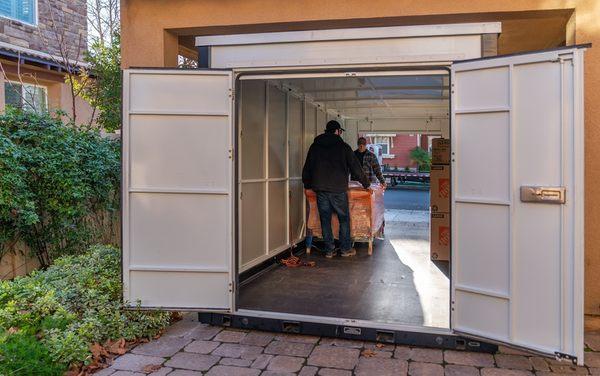 8' , 16' & 20' Storage containers delivered to your door. Double sided doors for easy load / unloading access.