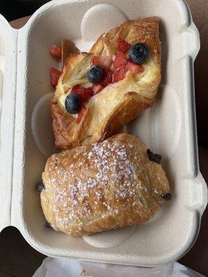 Fruit cream cheese tart and chocolate croissant