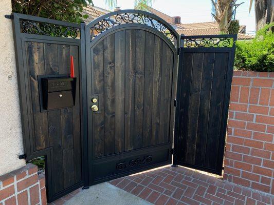 Side Gate with Wood and Mailbox Installment