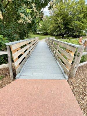 A Free picturesque relaxing park perfect for picnicking  with a Castle, green grass, trees, a stream, bridge & pond @ Hunnewell Park.