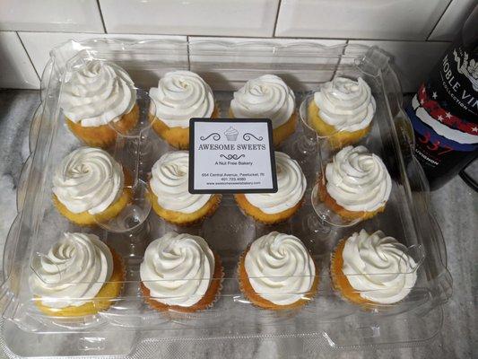 Vanilla cupcakes with vanilla buttercream frosting ($33/dozen)