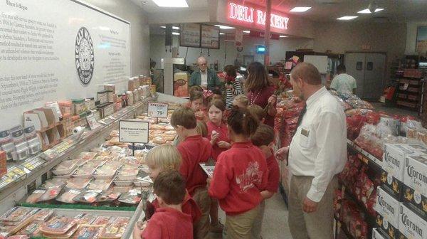 St. Luke's students tour the Lakebottom store.