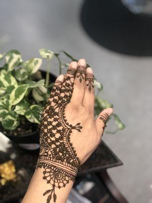 Simple henna design done by rupi Henna design