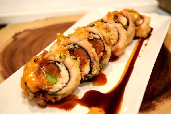 SALMON TEMPURA ROLL