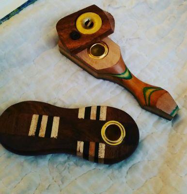 2 beautifully crafted wooden pipes to add to my great uncles pipe collection.