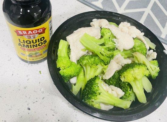 Steamed chicken and broccoli to go n my healthy soy sauce!