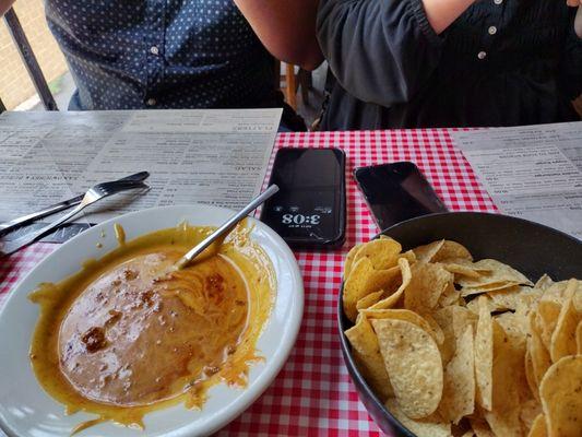 Chili cheese dip and chips