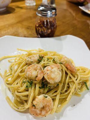 Shrimp scampi with linguine