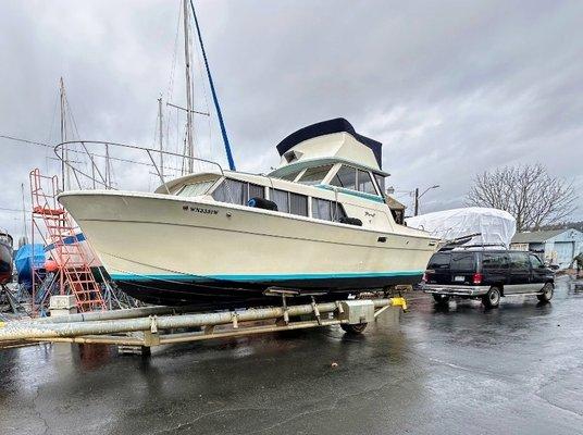 Haul out at your favorite yard and we'll make it painless. Professional bottom paint and inboard boat repair done right!