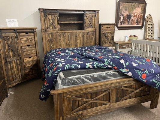 Queen Rustic Sliding Barndoor bed SET Bed-Chest-Dresser-2 Nightstands $2299 (Available in King and in White or Grey)