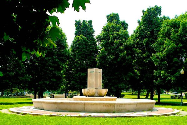 Lippitt park fountain