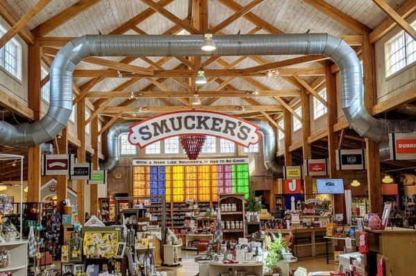 "WELCOME TO THE J.M. SMUCKER CO STORE AND CAFE'"