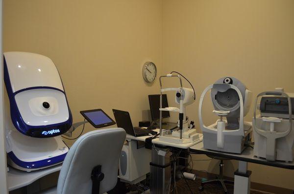 The latest advances in optometric technology assist Dr. Argenbright and Dr. Parker in preforming thorough and extensive eye exams.