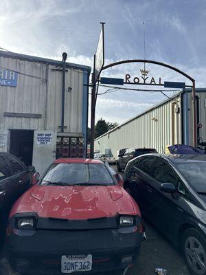 Royal auto body repairs shop