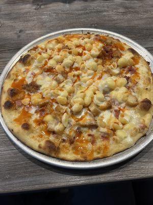 Macaroni pizza