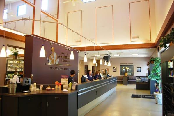 Blue Springs Animal Hospital & Pet Resort: Reception Area