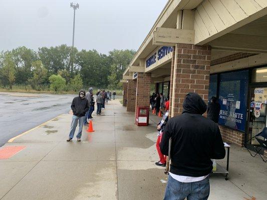 Very busy at 6:30AM, line wrapped around building.