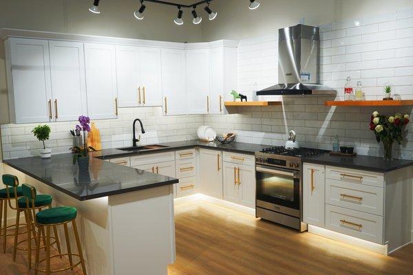 White Shaker kitchen Cabinet Gold Handle