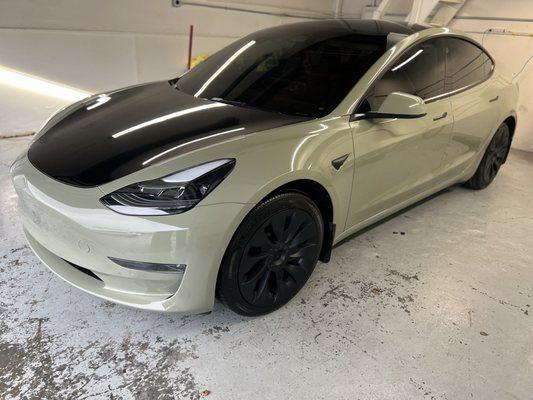 Tesla 3 color change - gloss khaki green and gloss black on the hood