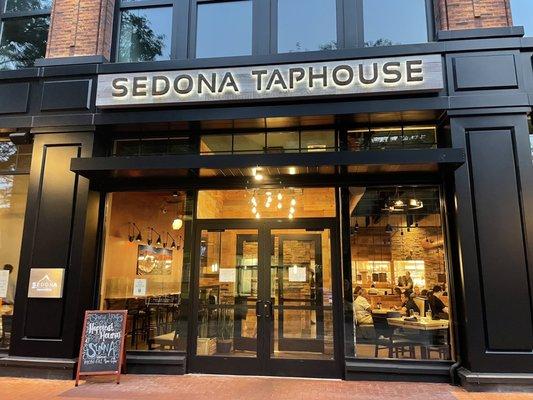 The outside view of Sedona Taphouse.