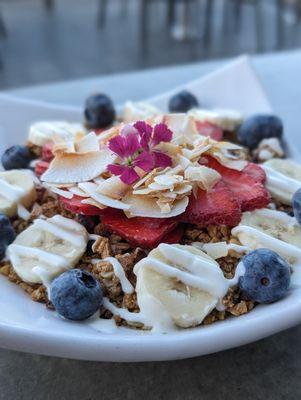 The yogurt, granola and fruit bowl is really fresh and filling!