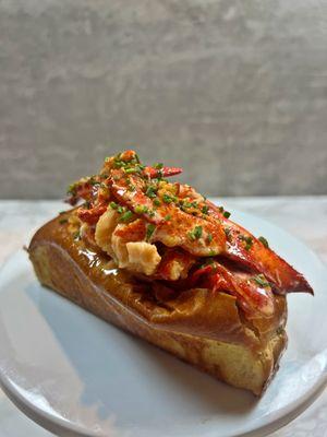 Traditional Lobsta roll