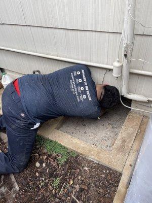 Crawl space checking if subfloor is dry