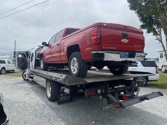 Truck in its way to 24/7 truck repair.