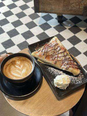 Latte with banana and Nutella crêpe