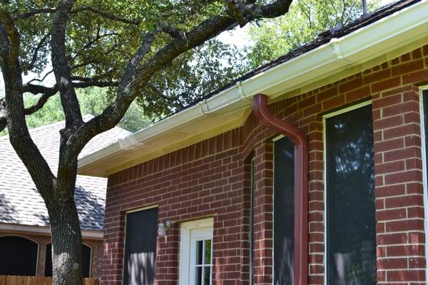 Back of house new gutter installed, not replaced.