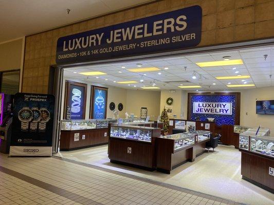 Luxury Jewelers 